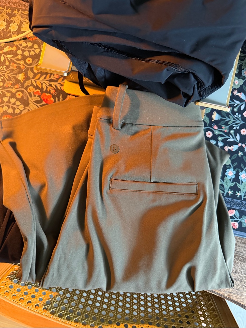 lululemon women’s daydrift high rise wide leg Olive Green med/short